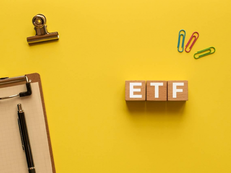 0050、006208...市值型ETF怎麼挑？挺過關稅股災，這檔ETF漲最多！老手8年存股1700萬揭「回血關鍵」